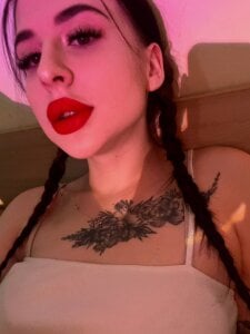 ClaireCastiel Public Pic 4