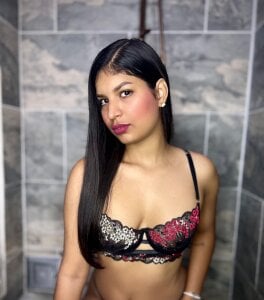 AnnaLoren_ His gaze leaves invisible traces in memory. 🔥 Fotka 3