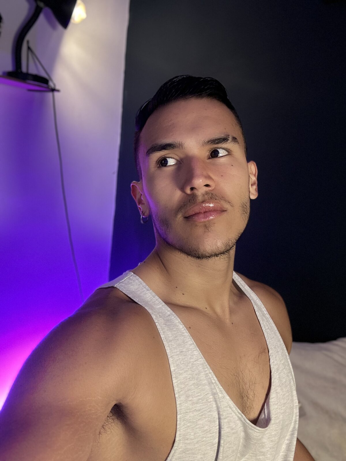 MarkSantozz 님의 트렌드 중인 사진  899개