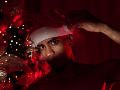 AaronCruz_ I want to see what Santa brings you Pic 5