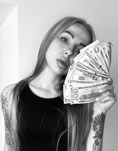 AmiraaGold Public Pic 2