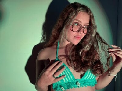 BelaMiller_ Do you like blue? Pic 2