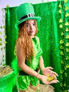 Zoey_Taylor07 💚 Kiss Me… I’m Lucky Pic 3