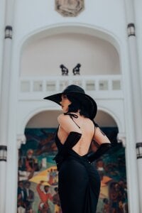 ElleDiane Glamorous and elegant Elle Pic