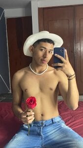 Robert__Zan Kiss my body Immagine  5