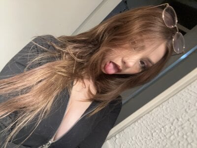 ari_kat sexy skirt Pic 3