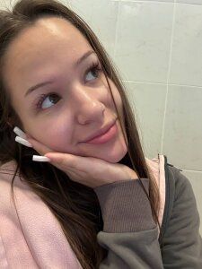 DarlineHendry Cute glasses Pic