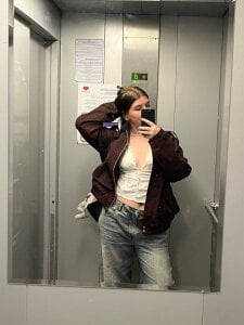 LanaTreades Public Pic 6