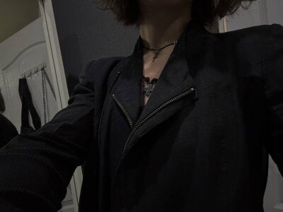 MarieHernandez Just Looking Pic 2