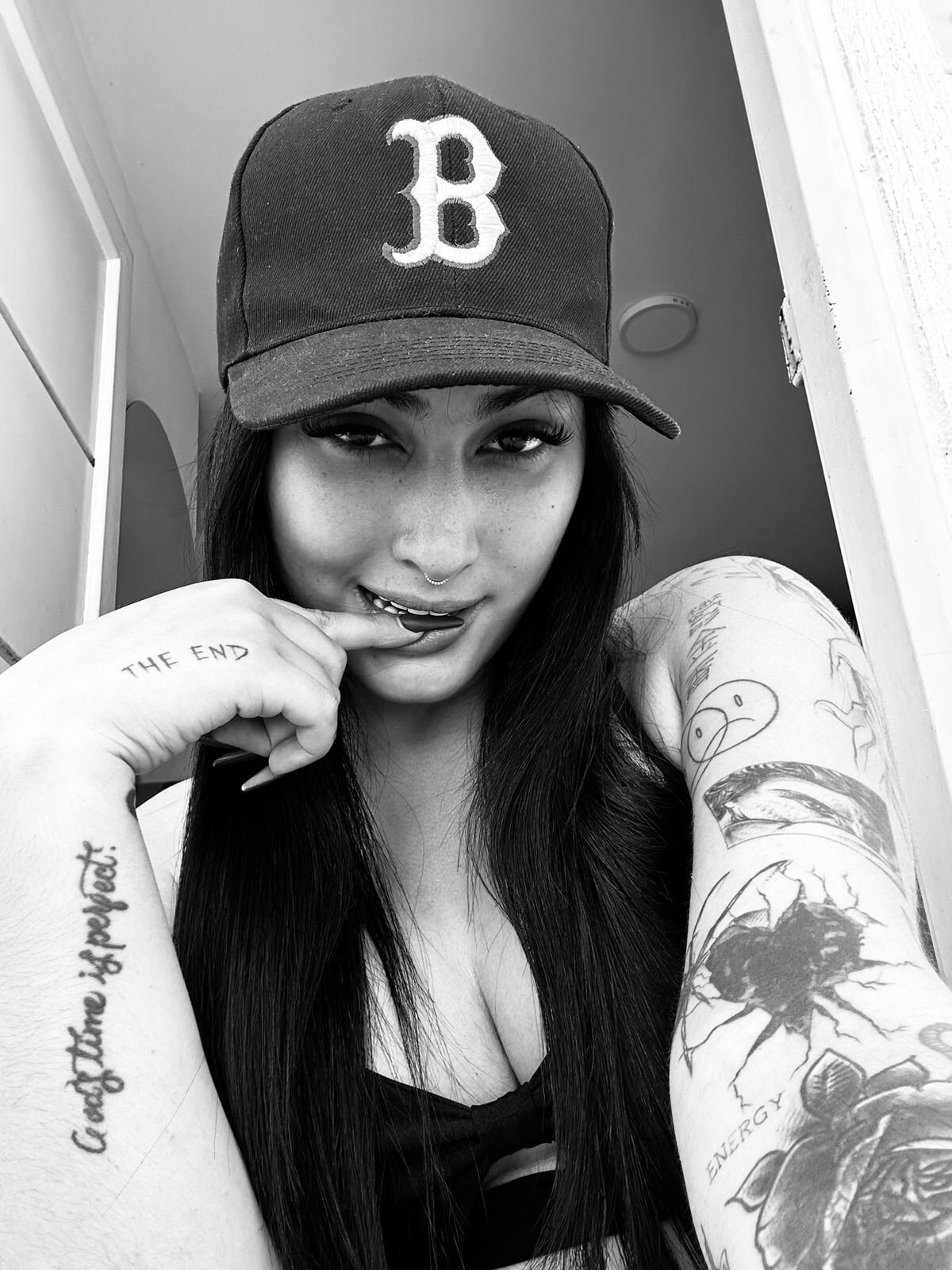 discover-trending-posts-by-top-webcam-models-thefap-live