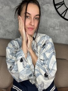 MarcelinaMei beauty in a robe Pic 2