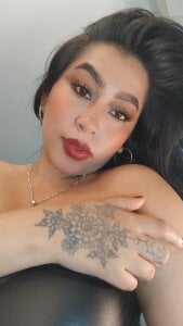 Carolina_Arias Every second you watch me, your will belongs a little less. 圖片 2