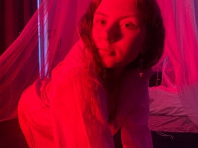 What do you see in my eyes?👀🔥 de foxy_tease_  5 photos