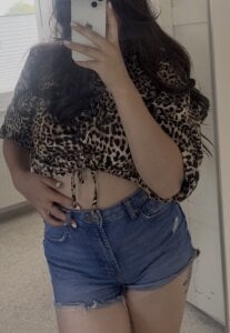 hotivyy Public Pic 5