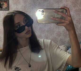 TaiteCroke I like to take photos with a mirror Foto 2