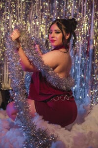 Maaiitee Under the Mistletoe ✨💋🌲 Pic 6