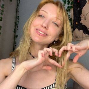 Helena_Amour Public Pic 4