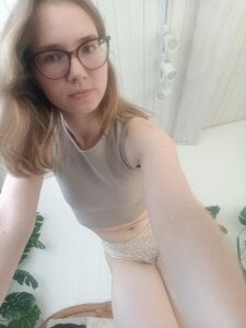 AvroraSnow selfi before stream Pic 2