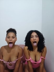 CurlyBitch We are Rosse and Mia, come have fun with us, we are fucking hot. Photo 4