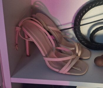 Holy_Mistress_S Heels Poză