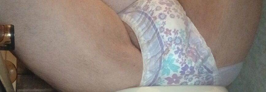 Gayjtomss082585 ME WEARING DIAPERS Pic