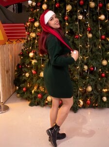 Mehlany_Moretz merry christmas love Pic 2