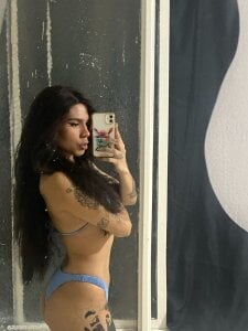 Isabellaxdollx Pool day Pic 3