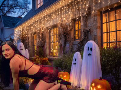 emmars_ Sweet or naughty? 🥵🎃 Pic 4