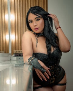 Mia__Walker “I don’t promise to behave.”😈 Hình