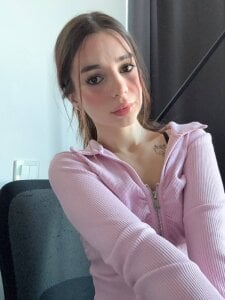 LauraHansil This lavender color makes me so cute🤩🙃 Fotka 3