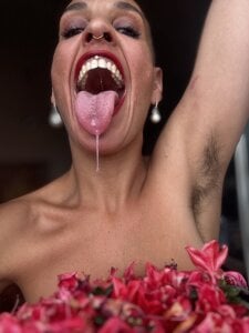 emprexkala what’s the first thing you look in a woman? Pic 4