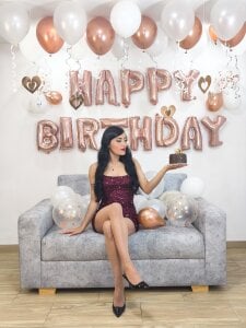 SophieBaker__のToday, it's not the years that count, but the smiles! Happy birthday to me! 🥰🎂🎁の 4枚の写真