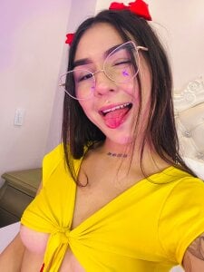 Yellow!!🔥 de Velvet_Rebel15  6 Imagens