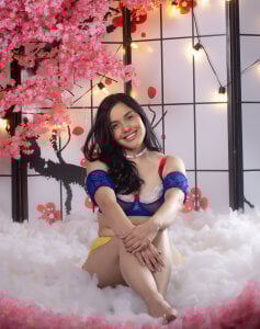 Victoria_PoetSNOW WHITE🍎 Bild