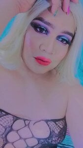 Brenda_Hotkis girld kiss Pic 5