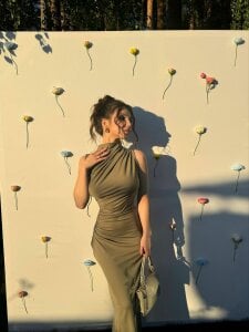 ZanaBreland 2  4টি ছবি