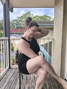 AussieKittyPurrのBalcony black dress tasteful classyの 4枚の写真