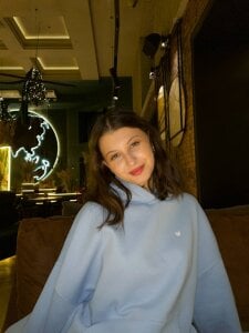 LouiseChavez Still Lovely Foto 2