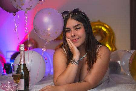 ArianaBaker Happy Birthday รูป  3