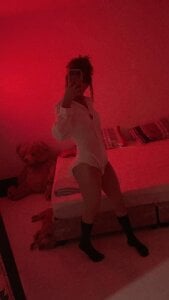 LioraVelvetC Hey you… I’m already live and glowing for you ✨ Come see what I’m wearing… or maybe help me take it . fénykép