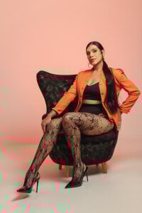 SarahYates Elegant essence Pic 3