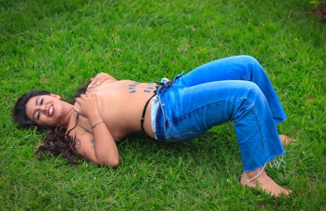 emilyy_cooperr sexi nature Pic 5