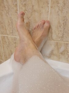 Chcitoodtebe Feet in the bathtub Pic