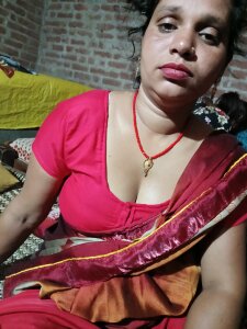 Hot_mona1 Public Pic 2