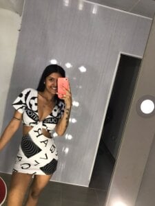 _18_laura Public Pic 7