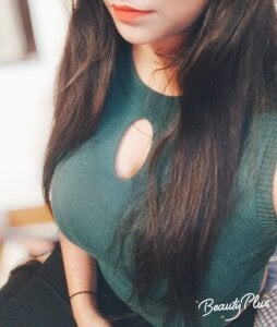 Yashika_Love1 Public Pic 5