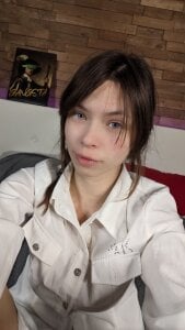 LynDavi You also think that without makeup I look younger? Pic 3