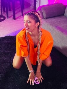 Aleja_oficial Going to prison for your kisses would be fair treatment😜🔥 Foto 2