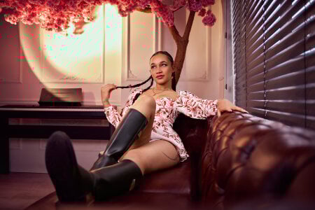 coraline_vera Public Pic 3