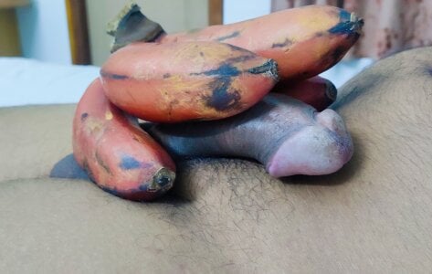 magicbal: Banana🍌vs my dick🍆 ( фото)